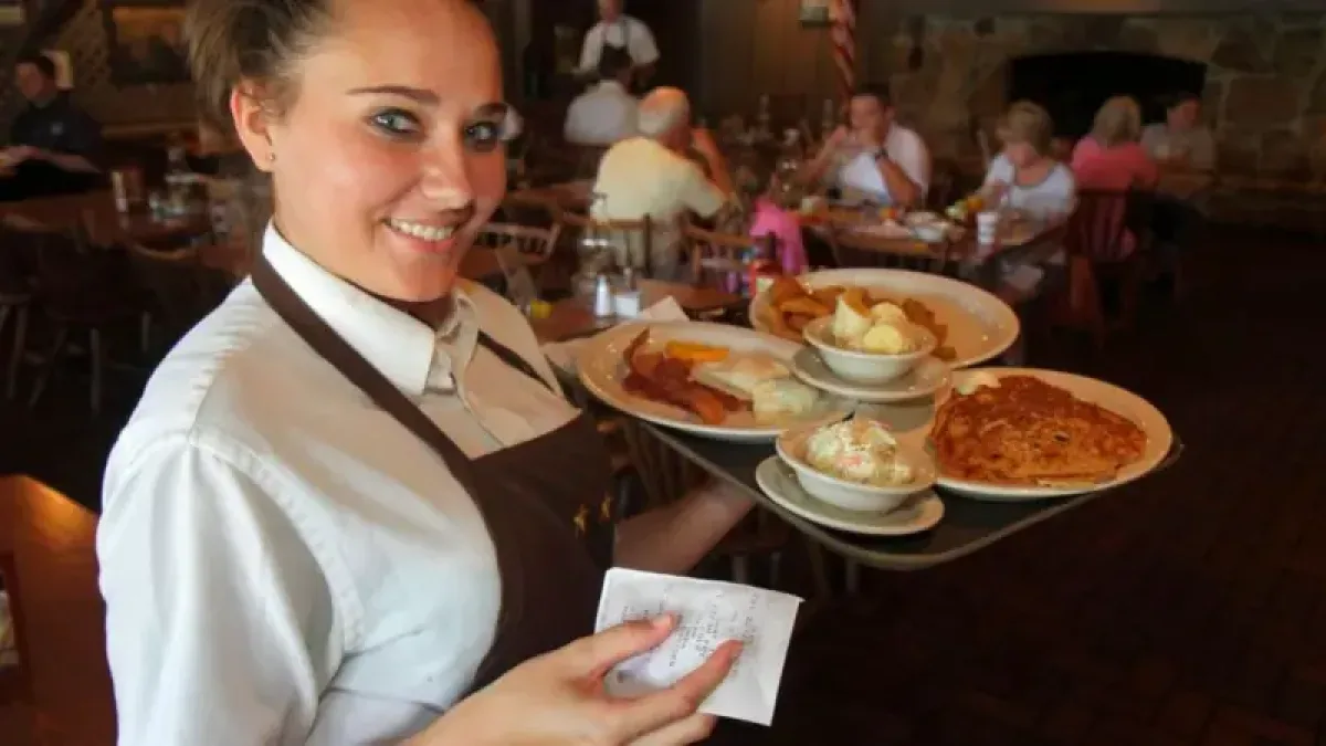 Restaurantes en EE.UU. eliminan propinas para garantizar salarios justos