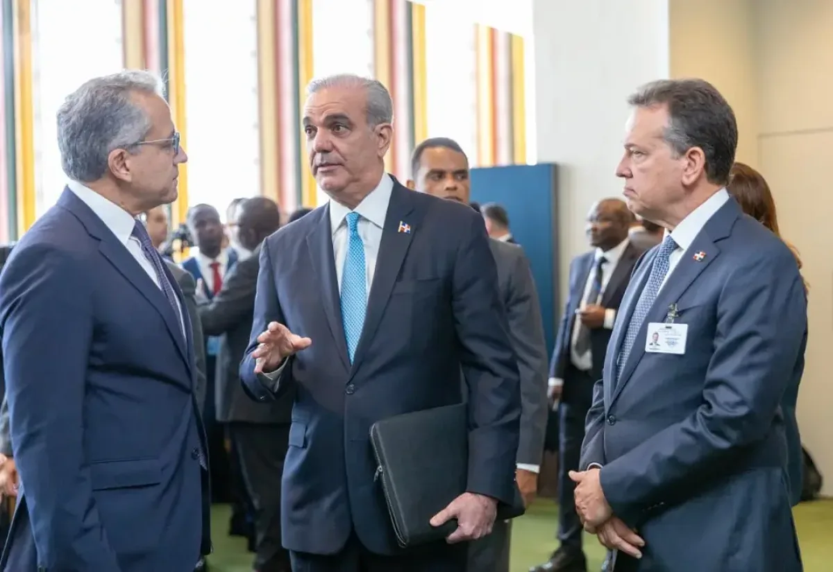 Abinader y UNESCO analizan proyecto de instituto STEM en Punta Bergantín