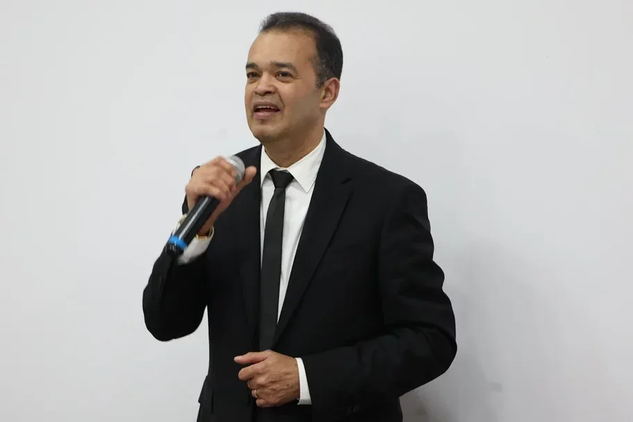 La música de Alex Bueno sigue dominando plataformas digitales tras su fallecimiento
