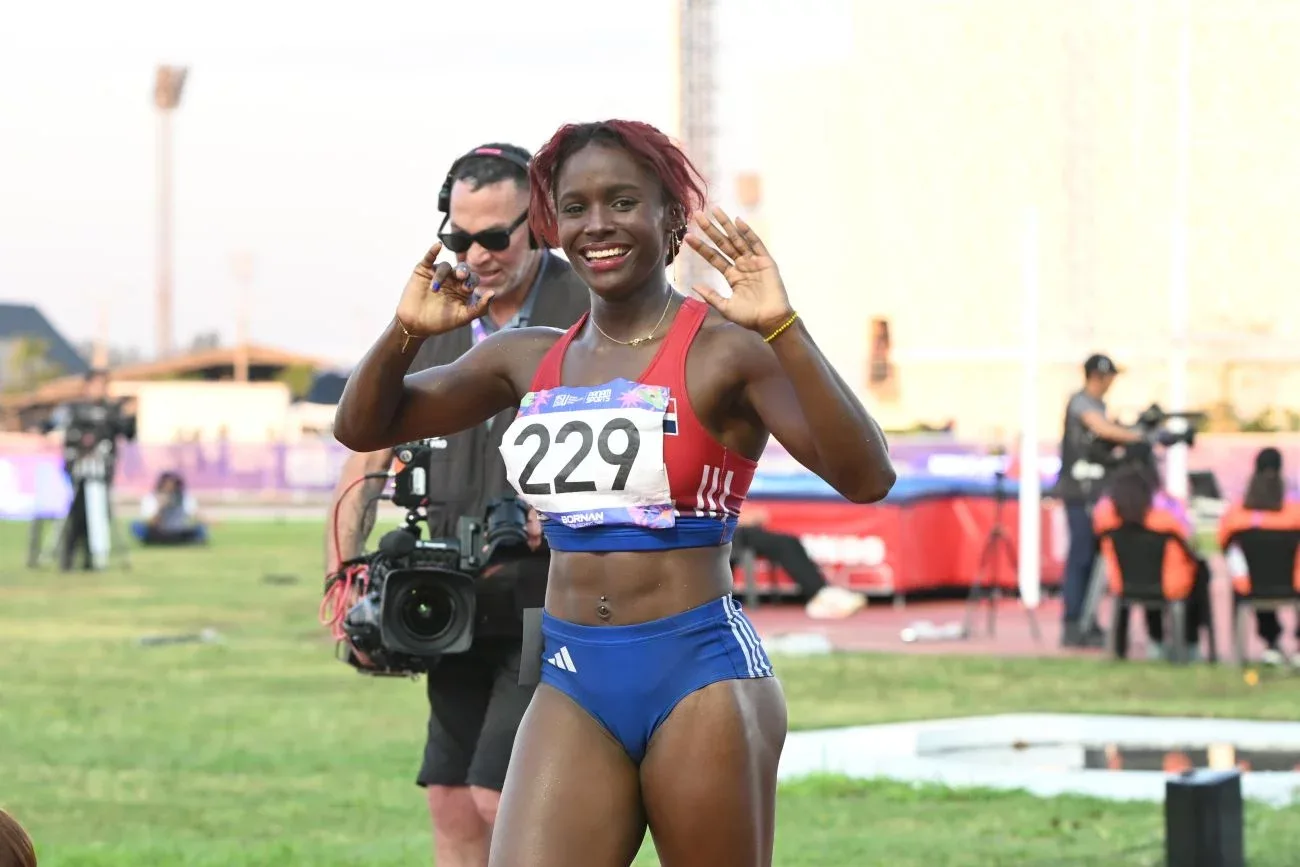 Liranyi Alonso gana oro en 100m y bate récord centroamericano en Santo Domingo 2026