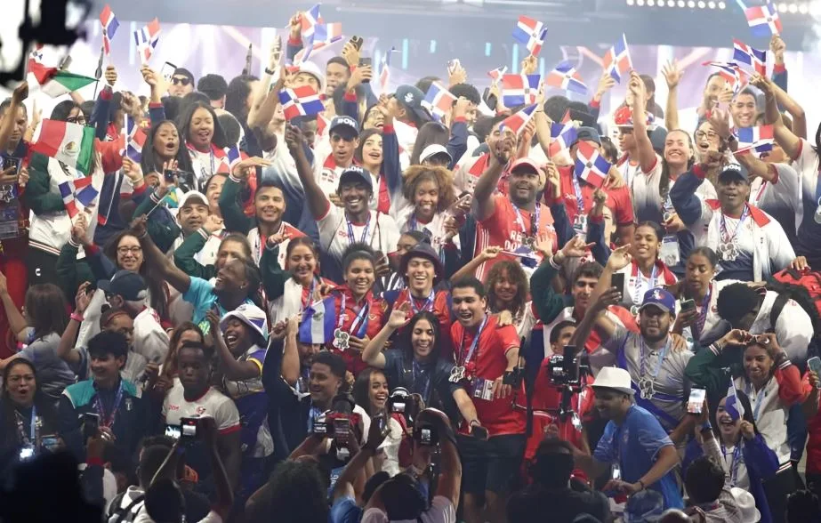 Cámara de Cuentas reconoce a atletas dominicanos por histórica actuación en Santo Domingo 2026
