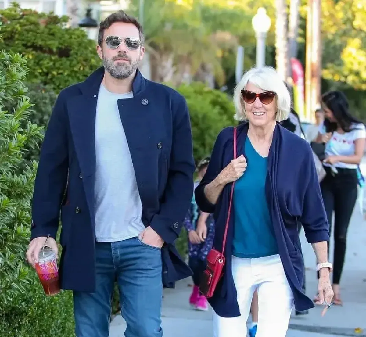 Ben Affleck revela el fallecimiento reciente de sus padres y reflexiona sobre su legado