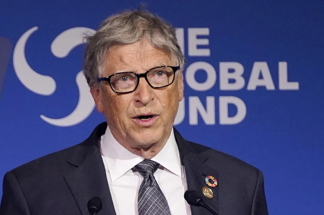 Bill Gates propone reservar empleos para humanos ante el avance de la IA