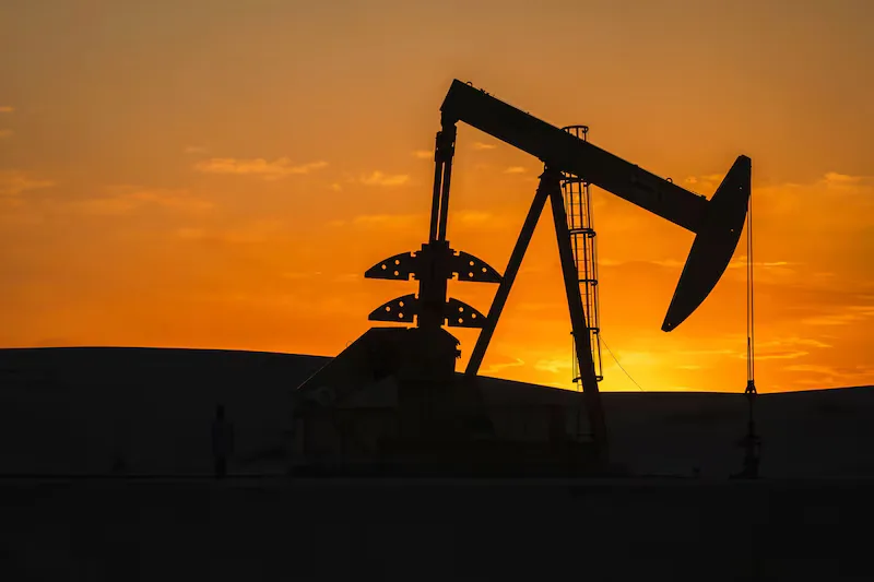 El WTI sube un 8,51 % y supera los 81 dólares por barril tras tensiones en el Estrecho de Ormuz