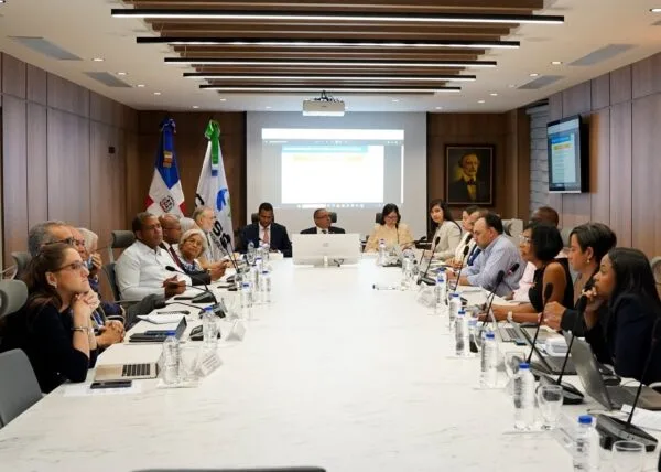 CNSS evalúa 13 medicamentos de alto costo para crear fondo especializado en salud