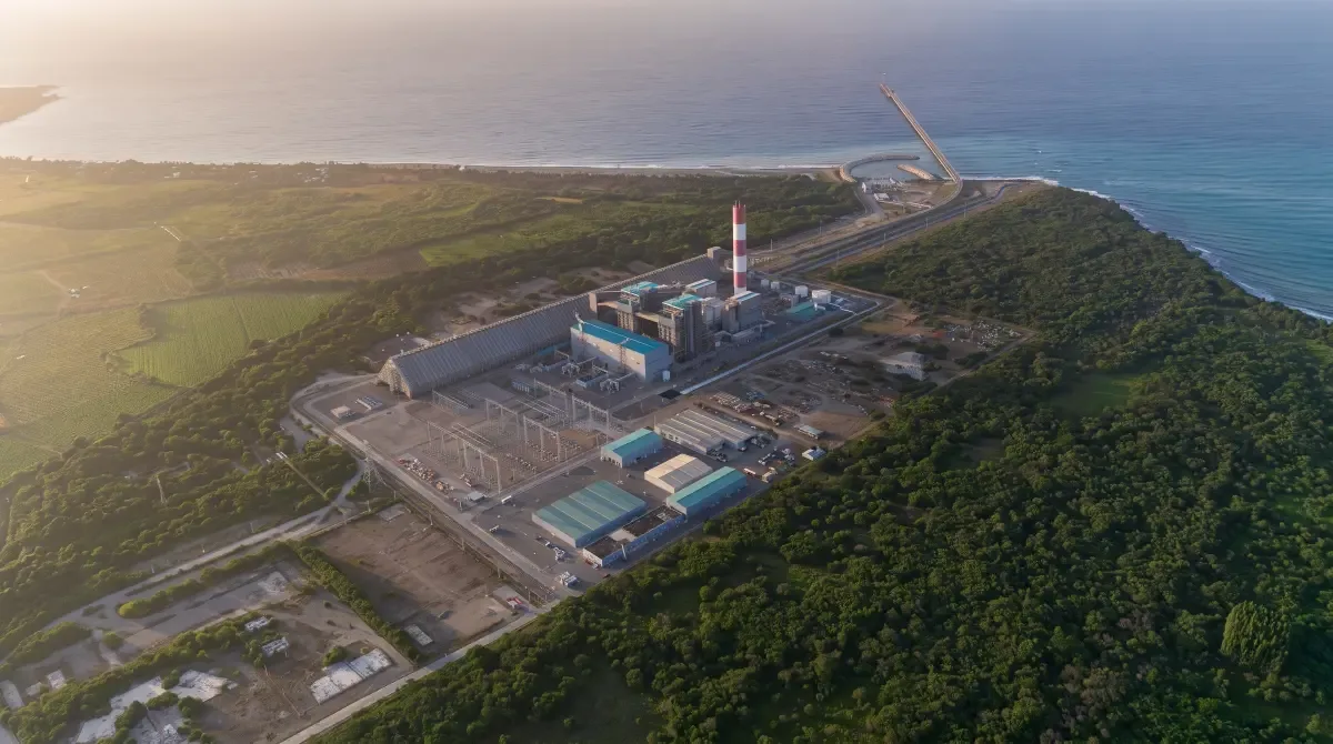 Gobierno invierte US$38 millones en sistema de baterías de 75 MW en Punta Catalina
