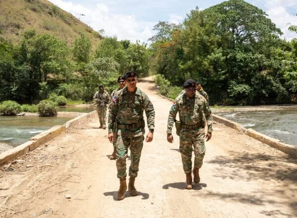 Comandante del Ejército supervisa unidades fronterizas desde Manzanillo hasta Pedro Santana