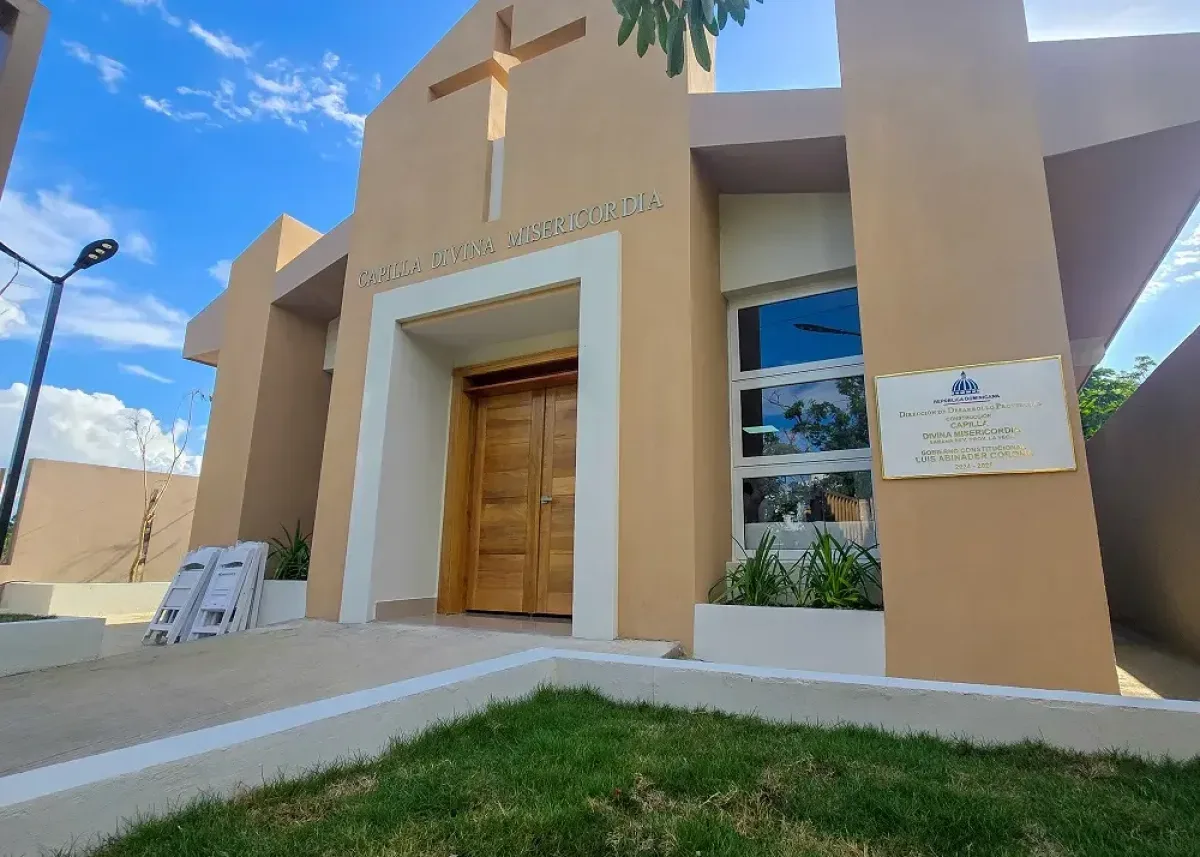 José Andújar inaugura nueva capilla en Sabana Rey, La Vega