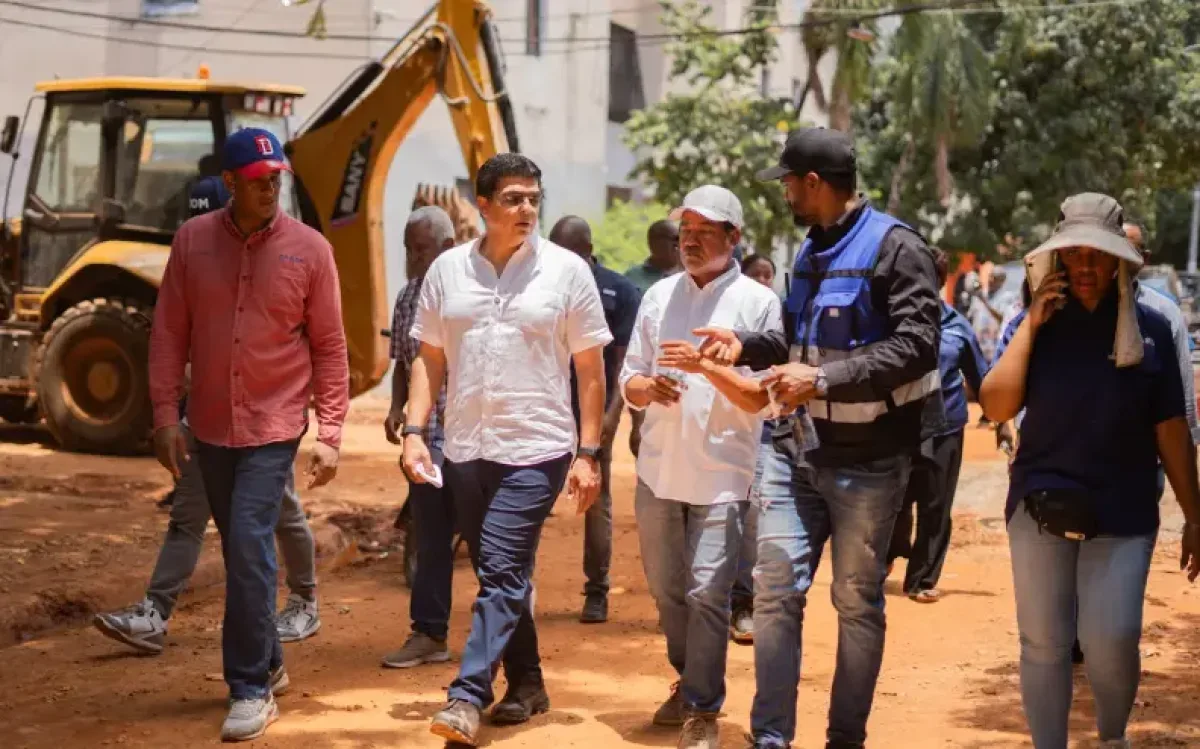 CAASD supervisa avances en rehabilitación de alcantarillado en cinco barrios de Santo Domingo