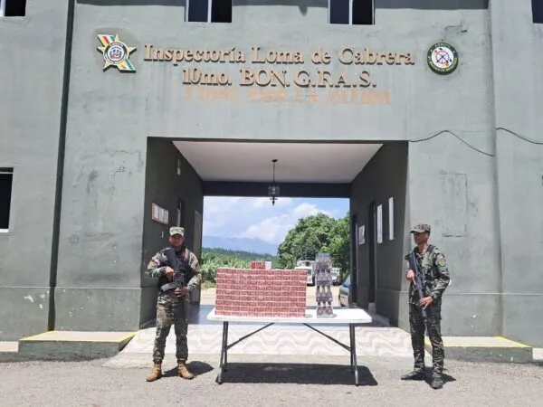 Ejército incauta 50.000 cigarrillos y 48 botellas de ron en operativos fronterizos en Dajabón