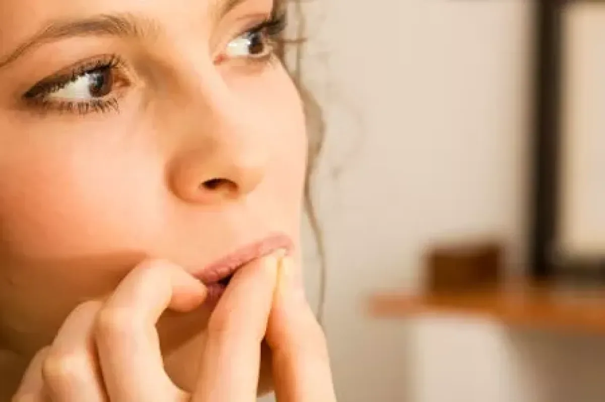Onicofagia: cómo morderse las uñas afecta la salud bucal y qué hacer al respecto
