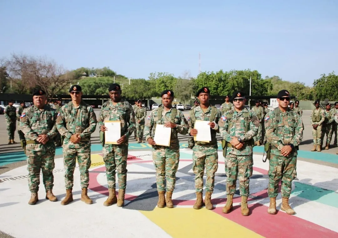 Ejército premia a soldados por rechazar soborno y decomisar dinero en Santiago Rodríguez