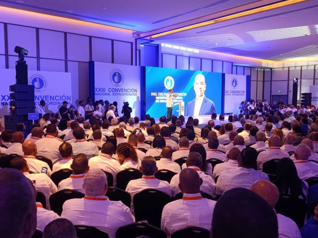 Luis Abinader asume presidencia del PRM y liderará proceso de sucesión para 2028