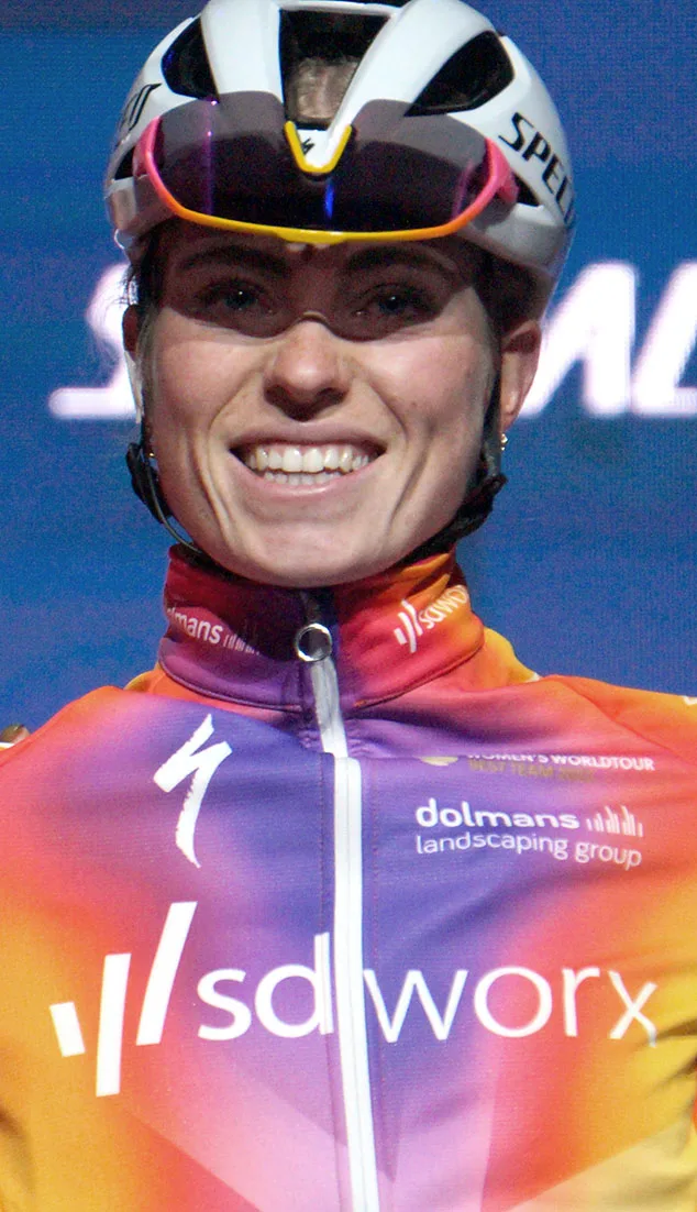 Demi Vollering gana su segundo Tour de Francia Femenino tras superar a Niewiadoma