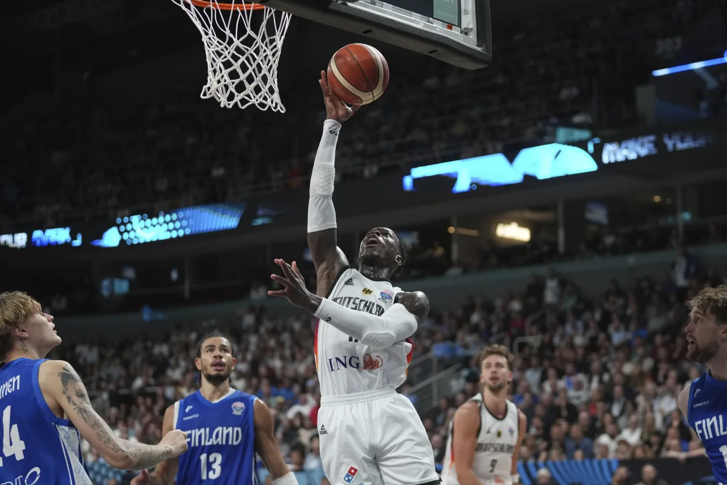 Hornets adquieren a Dennis Schroder en intercambio con Cavaliers
