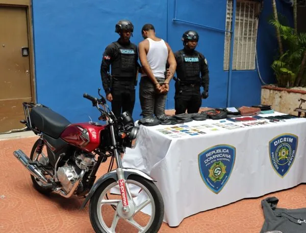 Policía captura a 'Polote' tras arrebatos en San Carlos y recupera 17 carteras
