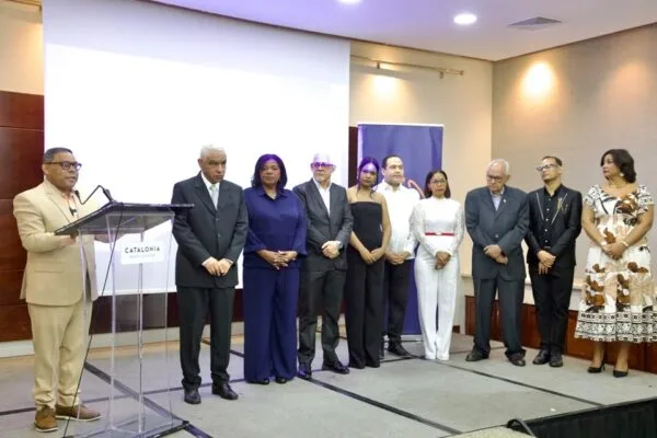 Fausto Polanco asume presidencia de Adopae y plantea enfoque en tecnología y formación
