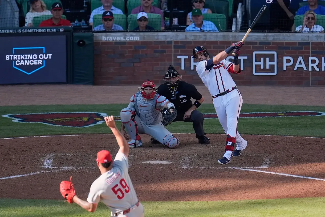 Austin Riley jonronea en octava y lidera triunfo de Bravos sobre Filis