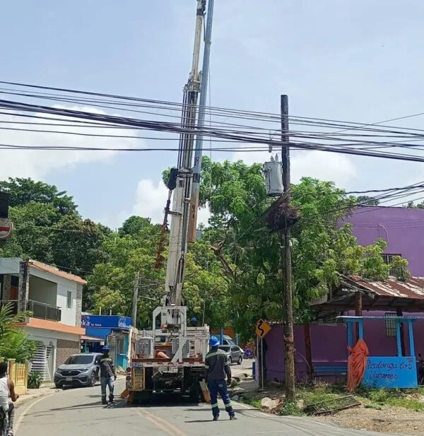 Edeeste moderniza circuito eléctrico Seibo-Miches para mejorar servicio en región Este