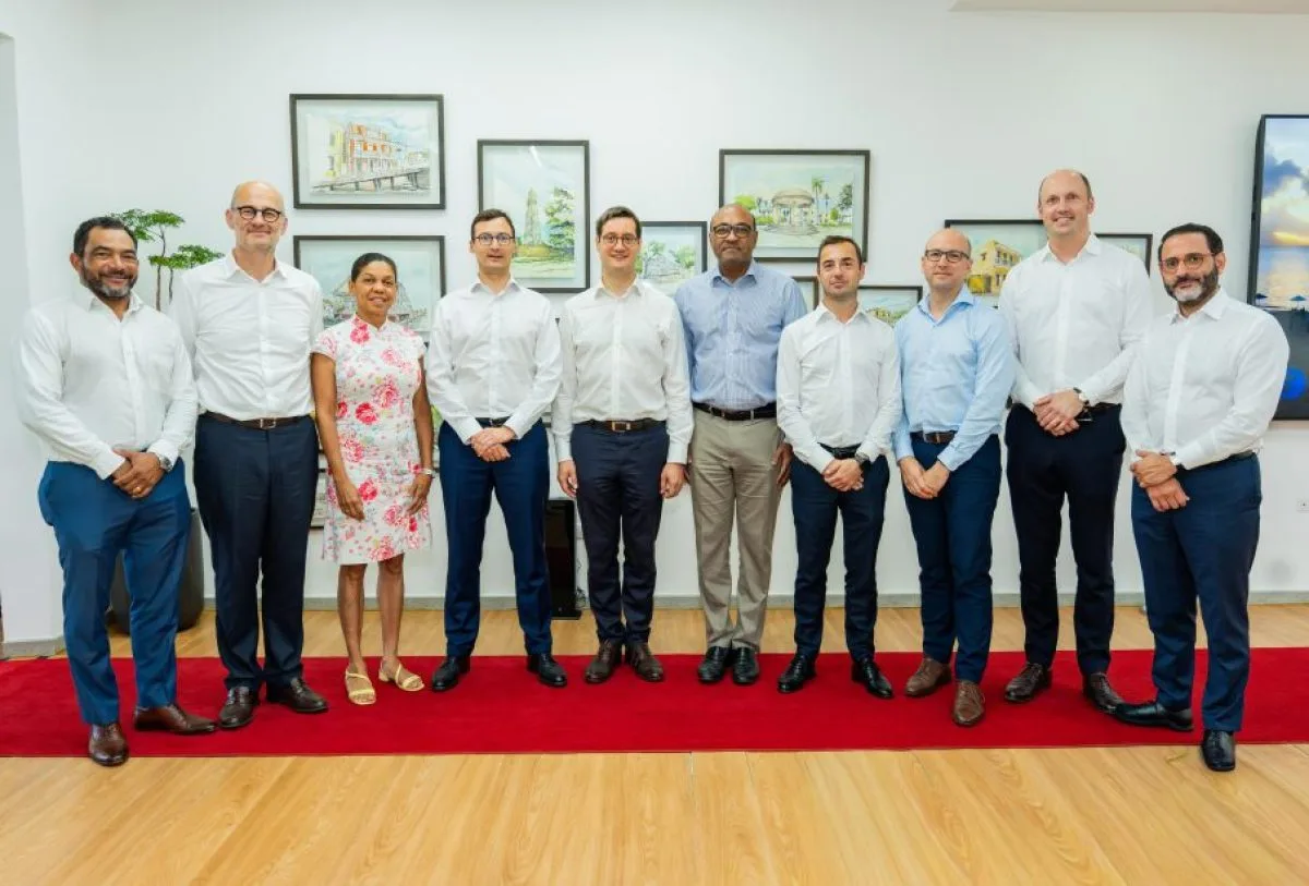 Vinci Airports visita terminales FBO operadas por Universal Aviation en RD