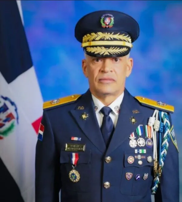 Abinader destituye a Cruz Cruz y nombra a Rodríguez García como nuevo jefe de la Policía Nacional