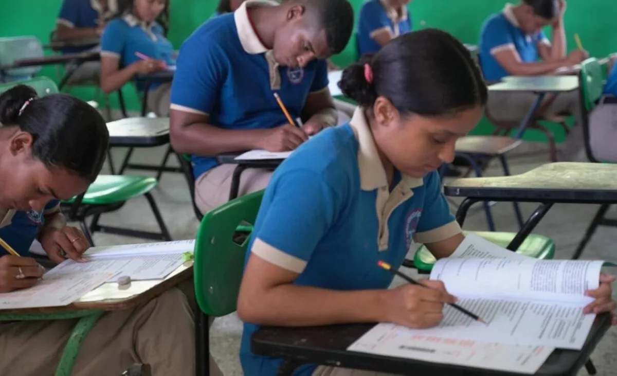 República Dominicana muestra avances en ciencias pero retrocede en lectura según PISA 2025