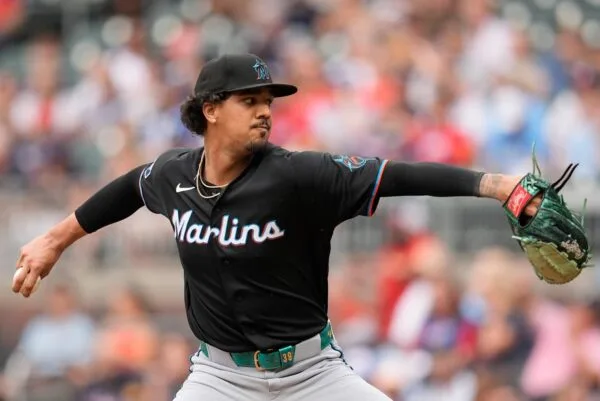 Eury Pérez supera frustración y lidera remontada de los Marlins hacia playoffs