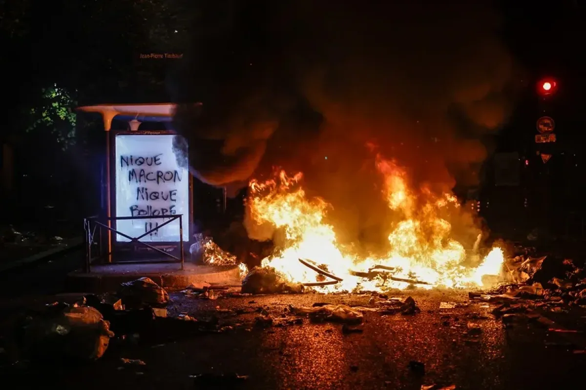 Francia anuncia toques de queda parciales en varias ciudades ante disturbios