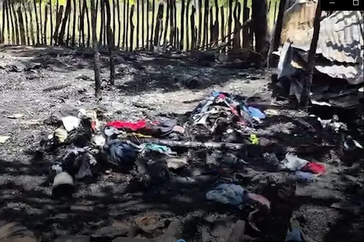Director de la PN visita a agente cuya vivienda se incendió en Cabral