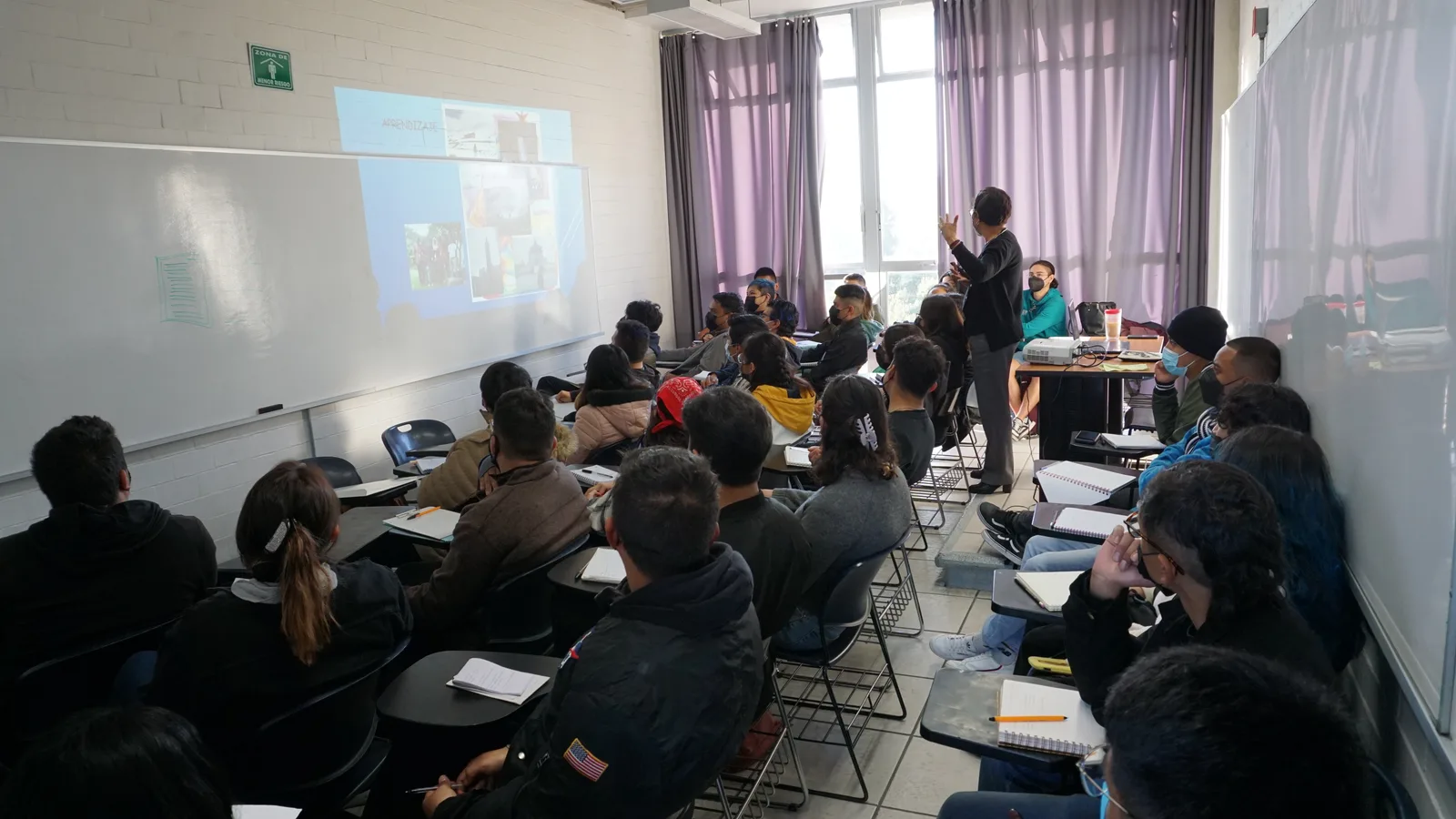 Fundéu Guzmán Ariza recomienda usar 'regreso a clases' en lugar de 'back to school'