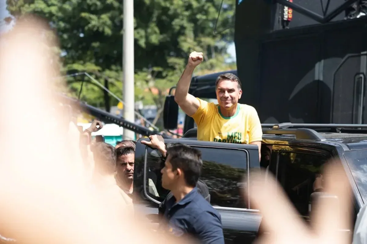 Lula y Flávio Bolsonaro empatan en intención de voto a horas de las elecciones en Brasil