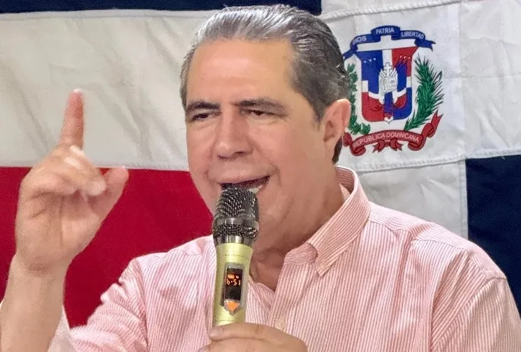 Francisco Javier García denuncia silencio deliberado de medios del PLD tras debate de aspirantes