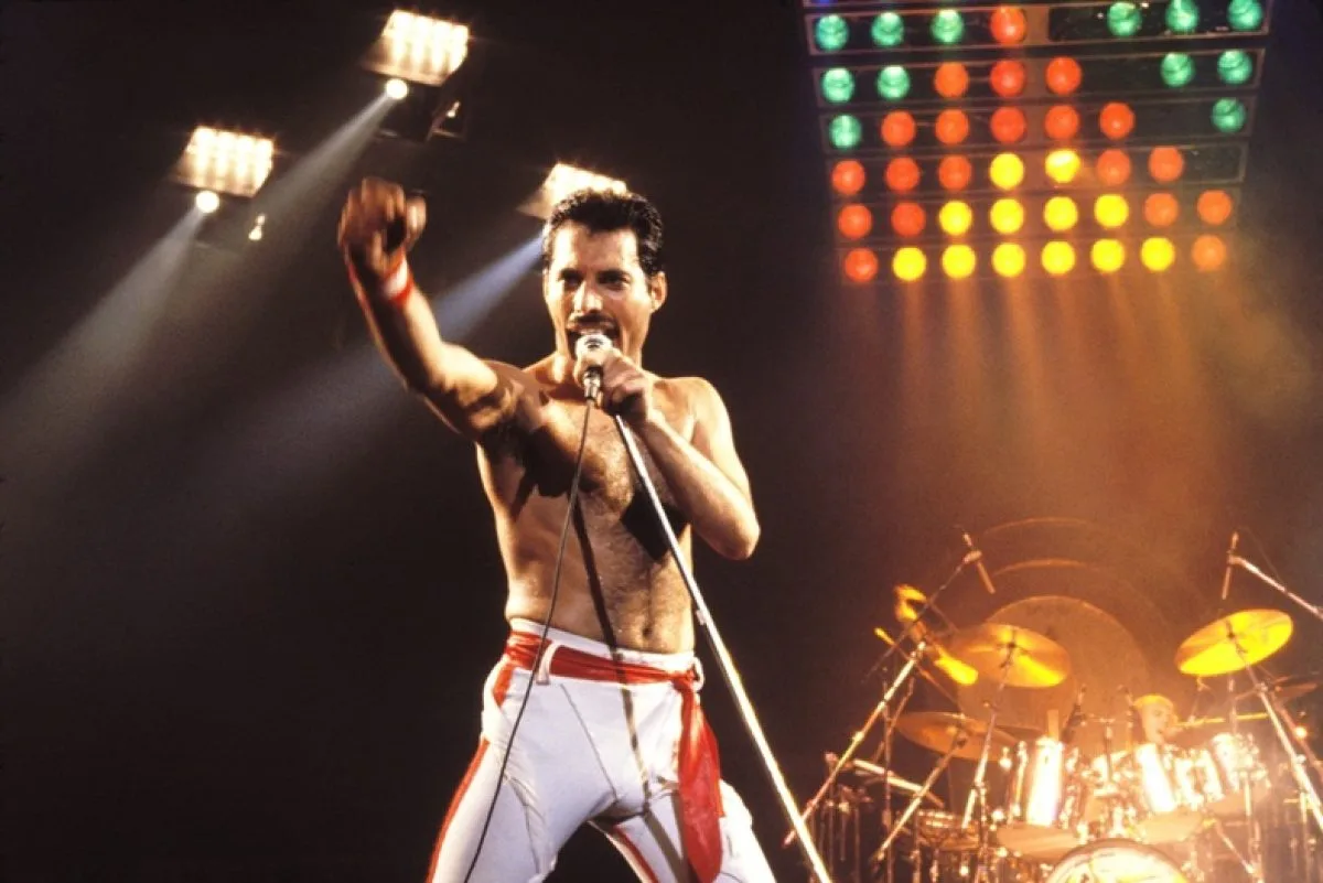 Subastan piano y micrófono de Freddie Mercury usados en grabaciones icónicas de Queen