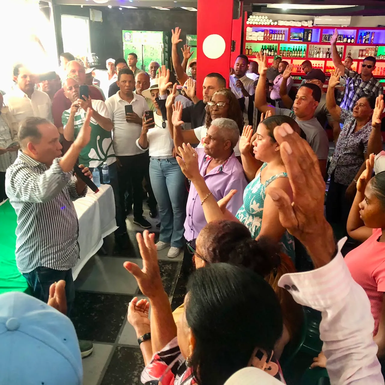 Fuerza del Pueblo denuncia crisis económica y juramenta dirigentes en Samaná y Sánchez Ramírez
