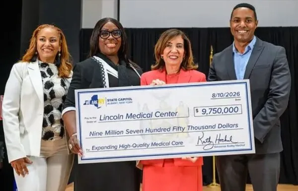 Gobernadora NY y congresista anuncian $10 millones para laboratorio de cateterismo en Hospital Lincoln