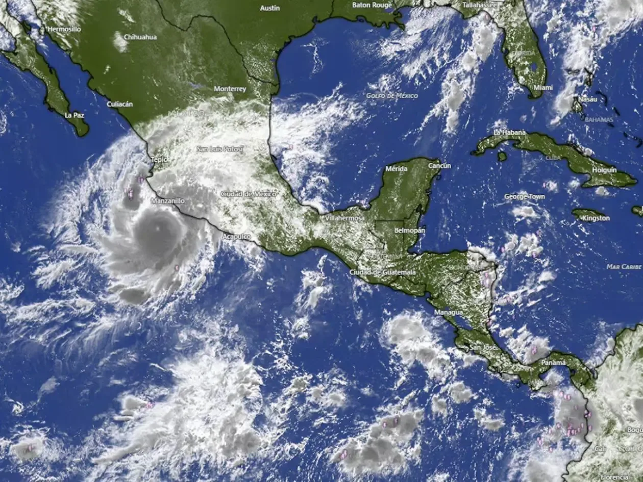 Huracán Simón se debilita a categoría 1 pero mantiene alerta por lluvias intensas en el Pacífico mexicano