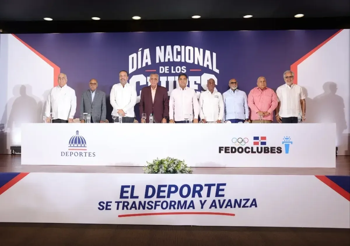 Ministro Cruz celebra Día Nacional de los Clubes y reconoce a 12 entidades por su aporte social