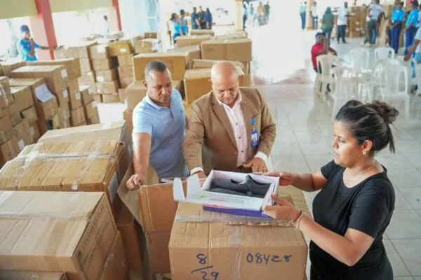 INABIE distribuye más de 815 mil kits escolares para el año lectivo 2026-2027