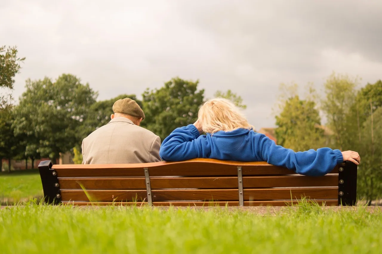 Geriatra advierte sobre el síndrome del cuidador y su impacto en la salud