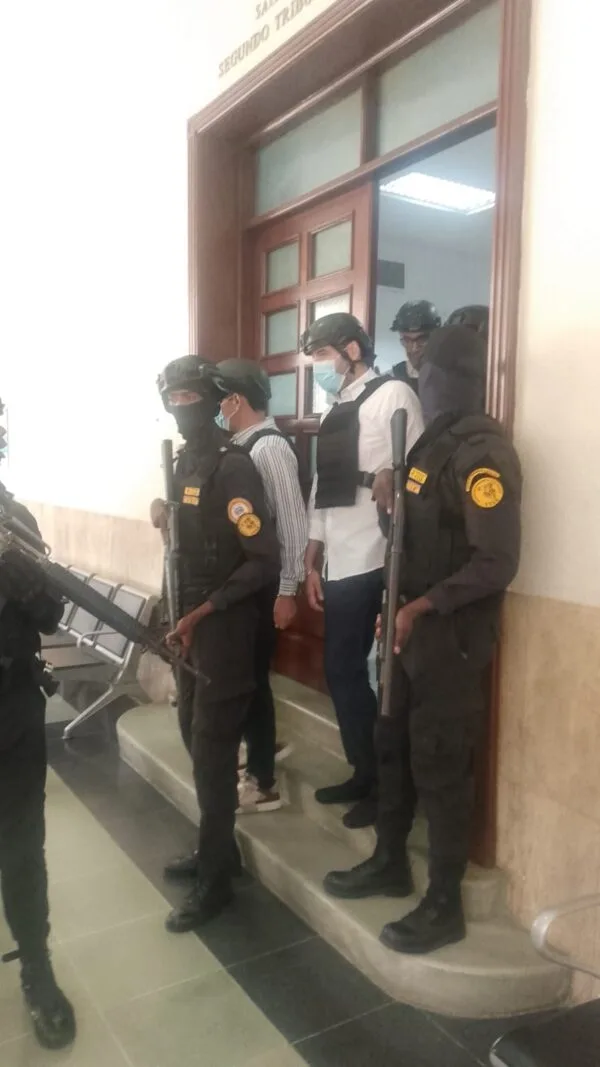 Traslado de imputados del caso Cobra al tribunal para conocer prórroga de investigación