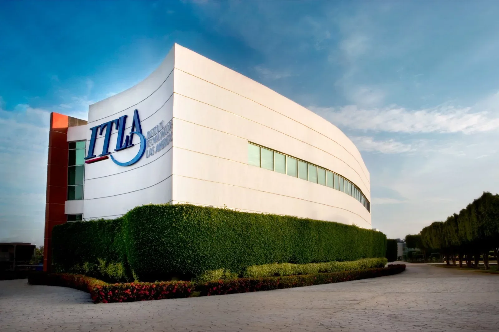 ITLA celebra 26 años formando talento para la Industria 4.0 en RD