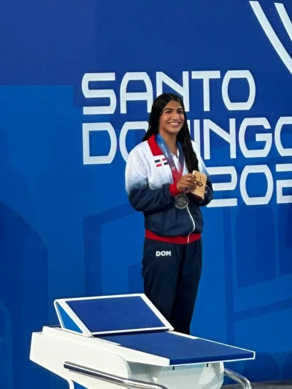Jianna Amores gana plata en 50m mariposa y Pacheco avanza en boxeo en Santo Domingo 2026