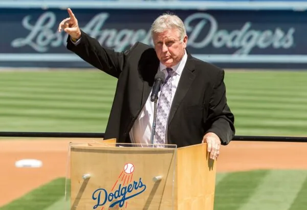 Tommy John, pionero de la cirugía que salvó carreras de lanzadores, fallece a los 83 años