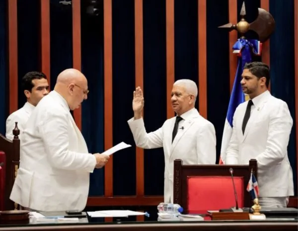 Senado juramenta nuevo bufete directivo 2026-2027 con Ricardo de los Santos al frente