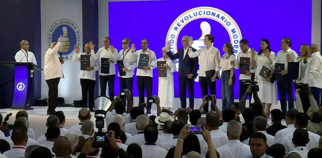 Luis Abinader juramentado como presidente del PRM para el periodo 2026-2030