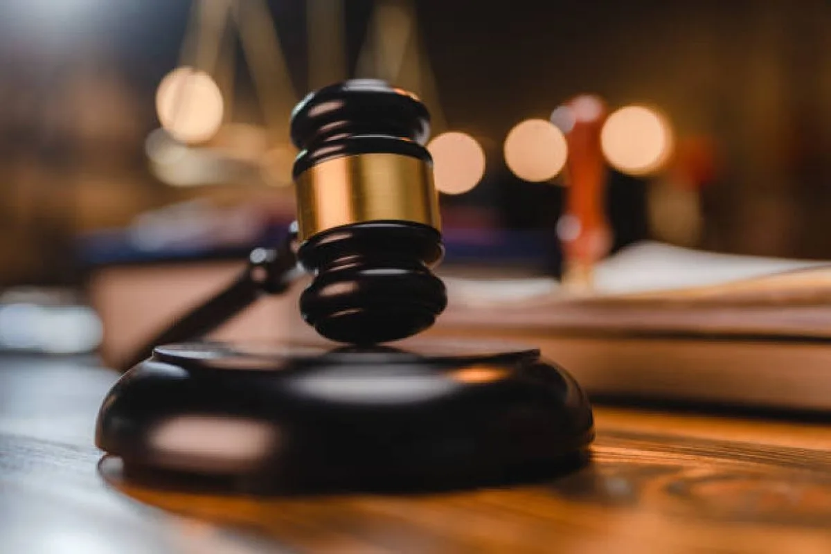 Inician juicio contra oficial del Ejército dominicano por violencia y trata de venezolana