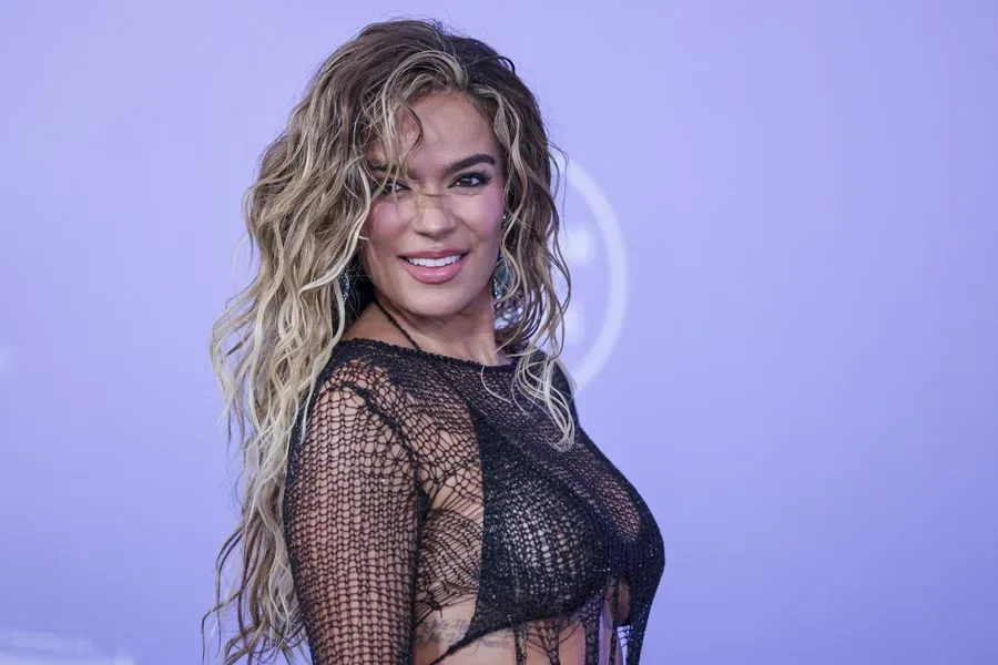 Karol G lanza álbum 'No me arrepiento de sentir tanto' tras ruptura con Feid