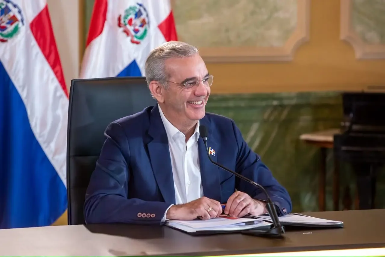 Abinader destaca logros en vivienda y titulación frente a administraciones anteriores