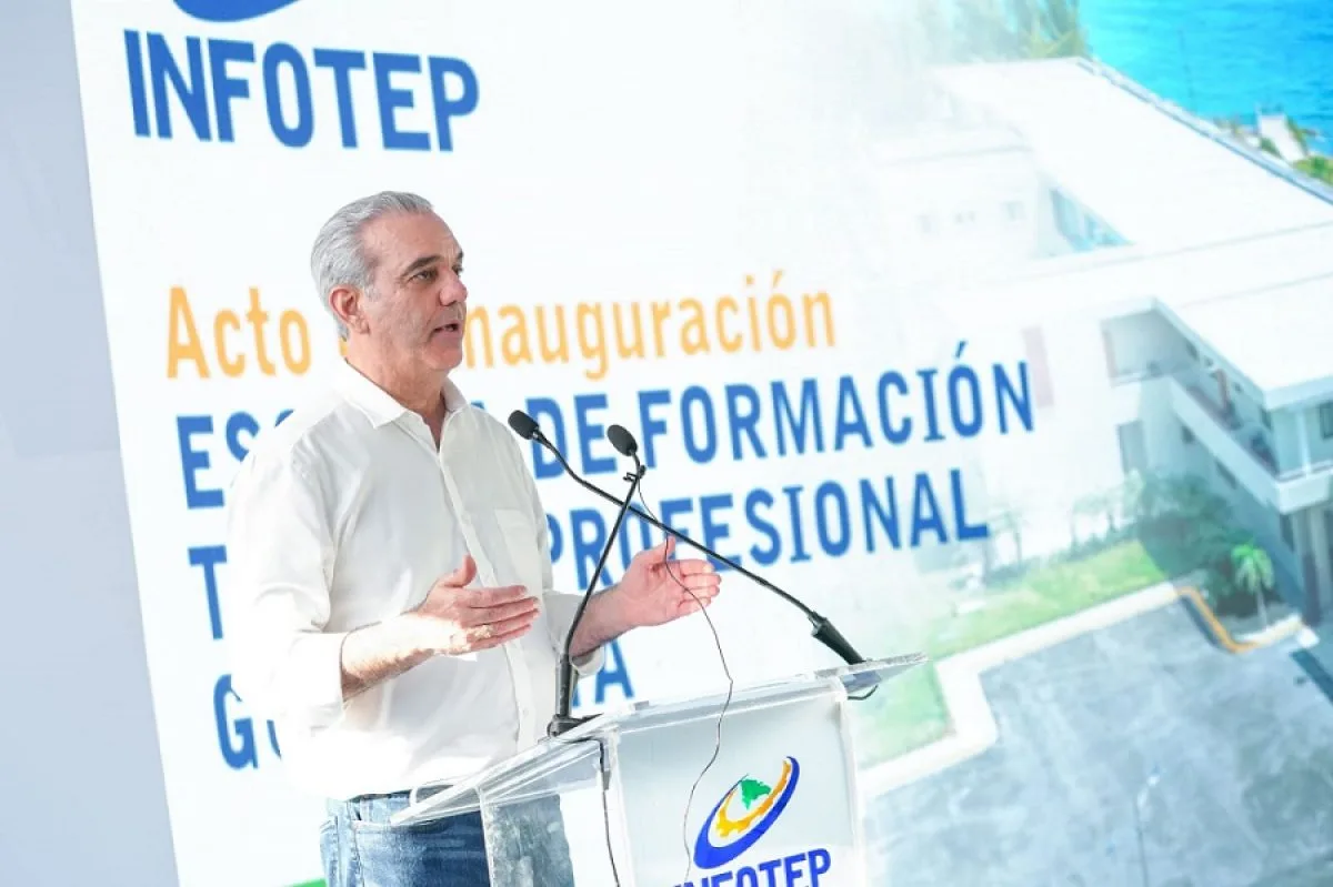 Abinader inaugura Escuela Guarocuya en Barahona para formar talento turístico