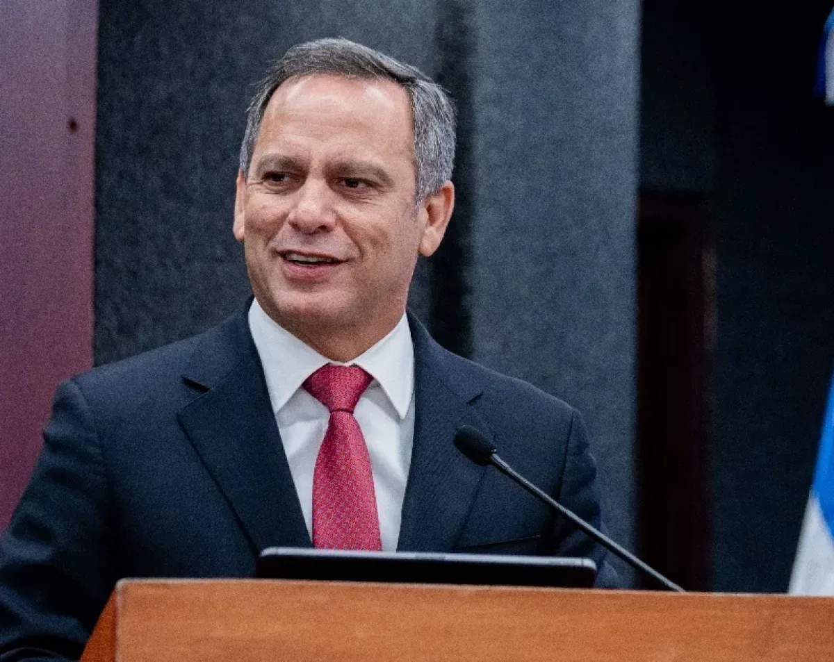 ADETI reconoce a Henry Molina por impulsar la digitalización del Registro Inmobiliario